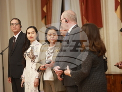 Президентство - До Хоанг Лонг - орден „Мадарски конник“ - награждаване