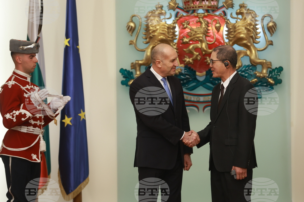 Президентство - До Хоанг Лонг - орден „Мадарски конник“ - награждаване