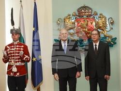 Президентство - До Хоанг Лонг - орден „Мадарски конник“ - награждаване