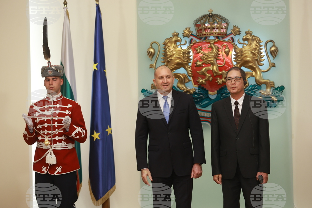 Президентство - До Хоанг Лонг - орден „Мадарски конник“ - награждаване