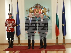 Президентство - До Хоанг Лонг - орден „Мадарски конник“ - награждаване