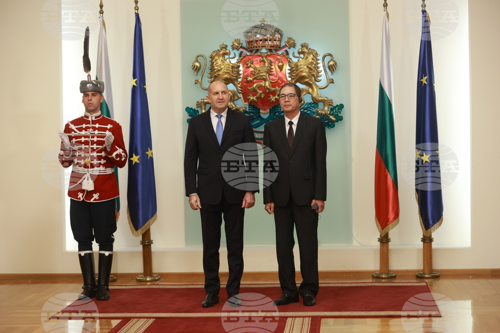 Президентство - До Хоанг Лонг - орден „Мадарски конник“ - награждаване