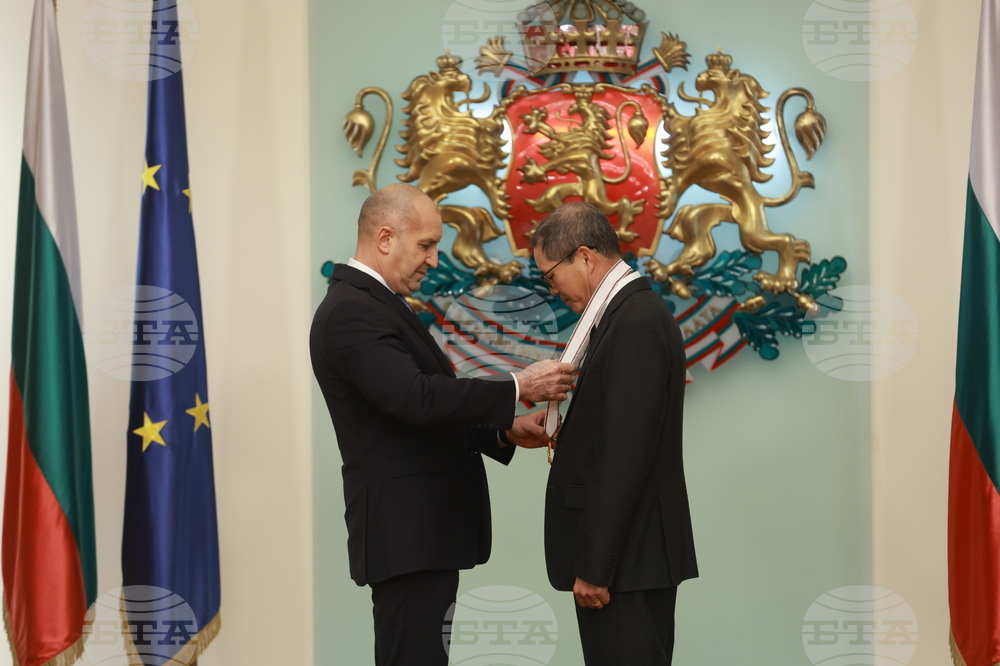 Президентство - До Хоанг Лонг - орден „Мадарски конник“ - награждаване