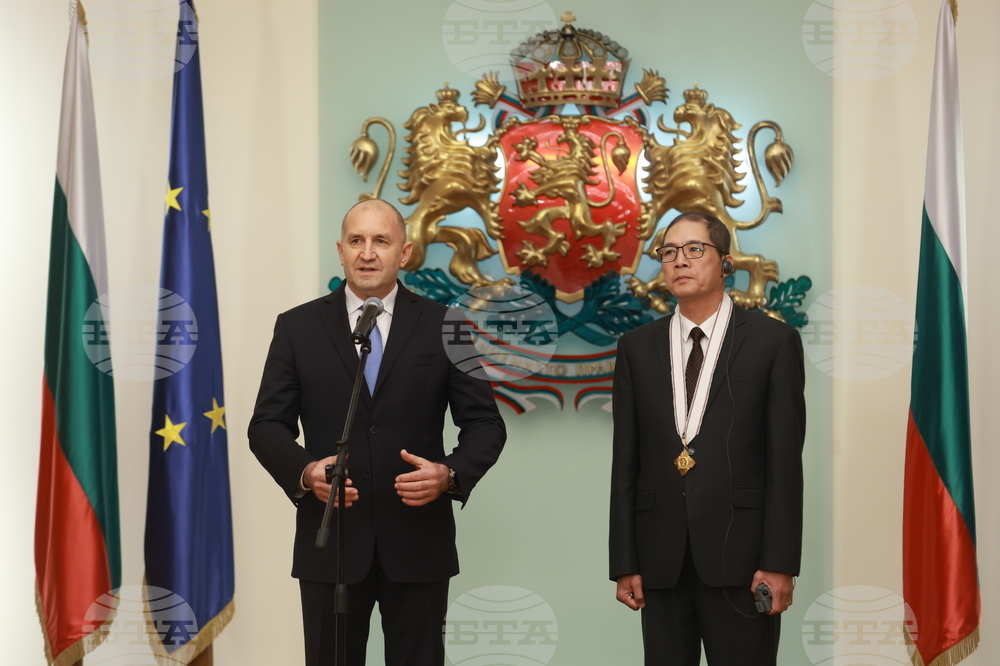 Президентство - До Хоанг Лонг - орден „Мадарски конник“ - награждаване