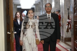 Президентство - До Хоанг Лонг - орден „Мадарски конник“ - награждаване