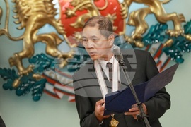 Президентство - До Хоанг Лонг - орден „Мадарски конник“ - награждаване