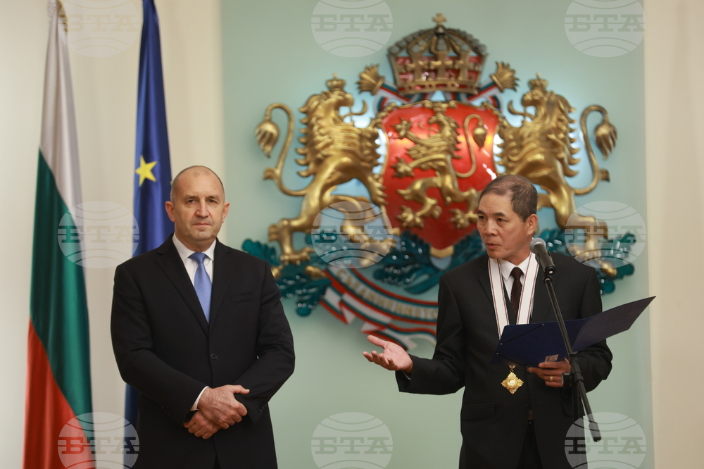 Президентство - До Хоанг Лонг - орден „Мадарски конник“ - награждаване