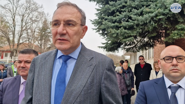 Нормално е всяка партия в опозиция да иска вот на недоверие, но да бъде обоснован, каза министър Гуцанов в Разград