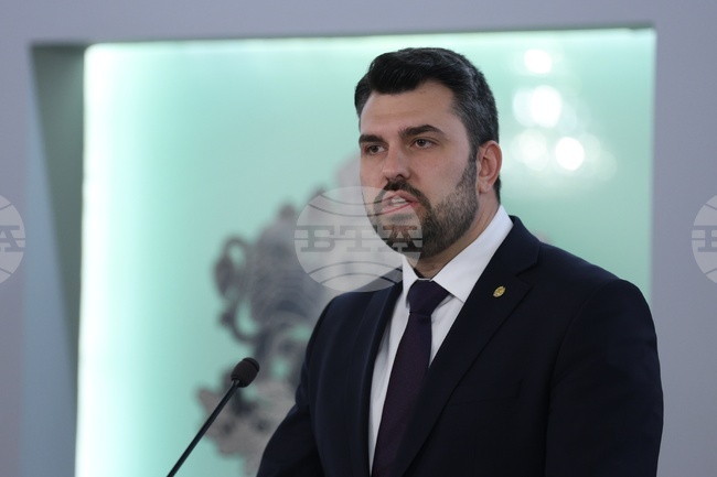 Приоритетът ни е насочен към безопасно извеждане на български граждани от Израел, но самолет няма как да бъде изпратен, каза Георг Георгиев