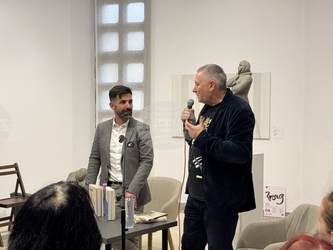 „Градинарят и смъртта“ е по-скоро книга за живота - докъде можеш да изпратиш един човек и къде можеш да го пуснеш, каза Георги Господинов в Казанлък