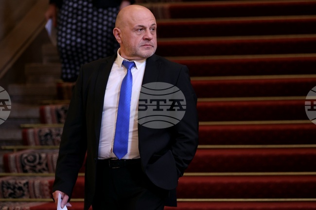 Вицепремиерът Томислав Дончев смята, че предложението за референдум за еврото допълнително разделя българското общество 