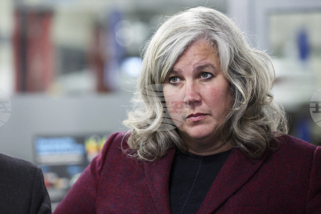 Британският министър на транспорта заяви, че следи проблемите на летищата в Европа