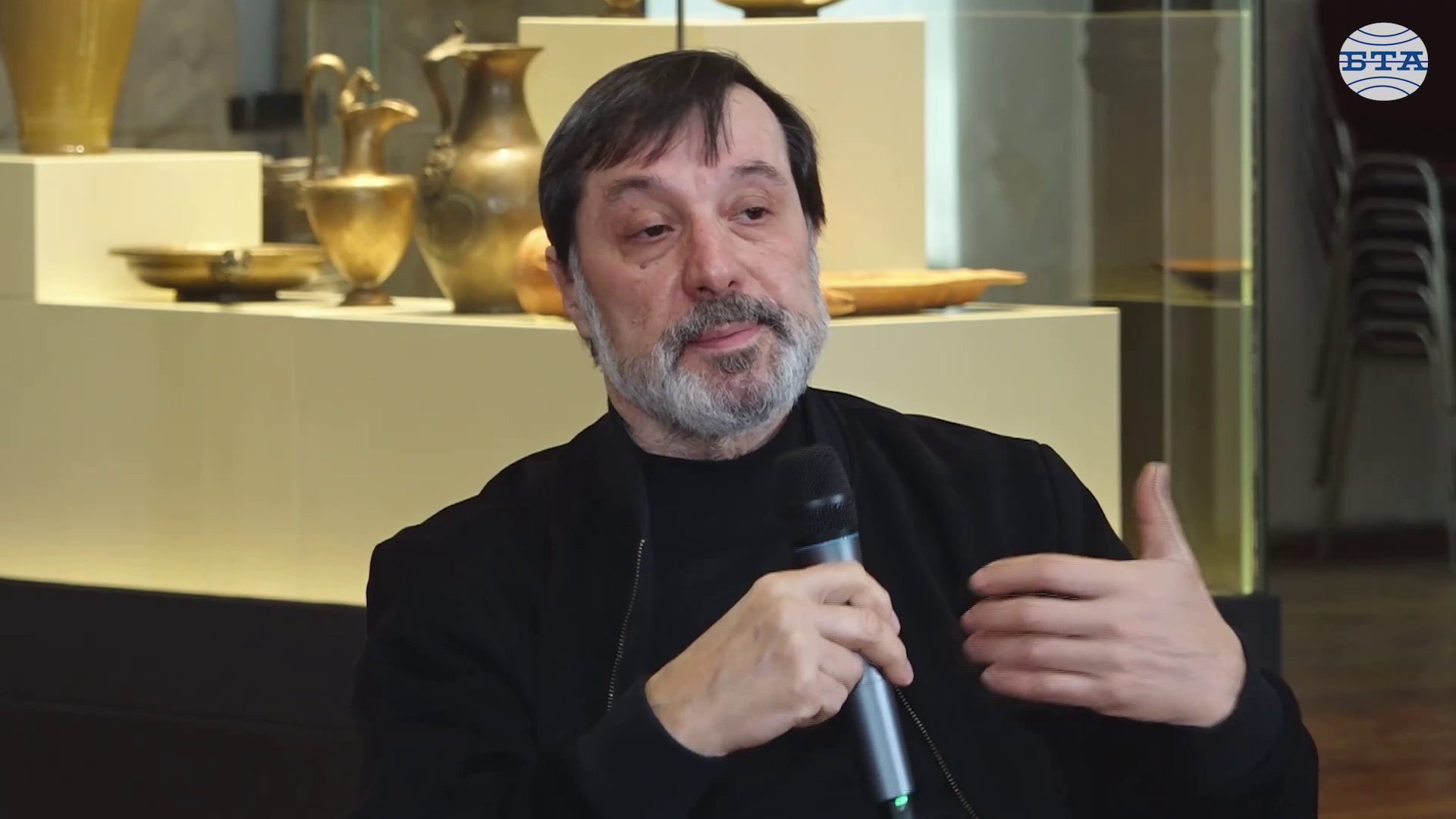 Изложбите в чужбина са важни, защото показват факти и тенденции, каза проф. Тотко Стоянов при представянето на новия брой на списание ЛИК Изложбите в чужбина са важни, защото показват факти и тенденции, каза проф. Тотко Стоянов при представянето на новия брой на списание ЛИК