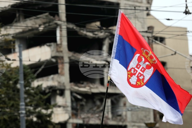 Протестиращите студенти поискаха полуразрушеният от ударите на НАТО Генерален щаб на бившата югоармия да върне статута си на паметник на културата 