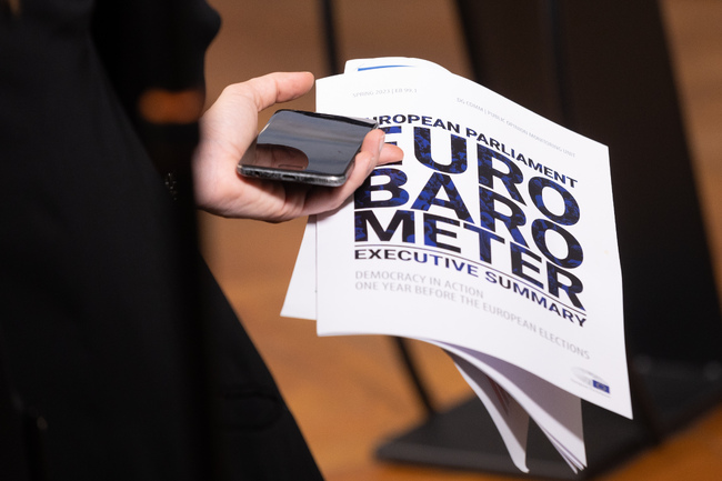 Most Bulgarians Optimistic about EU, Give Priority to Peace, Shows Eurobarometer Survey