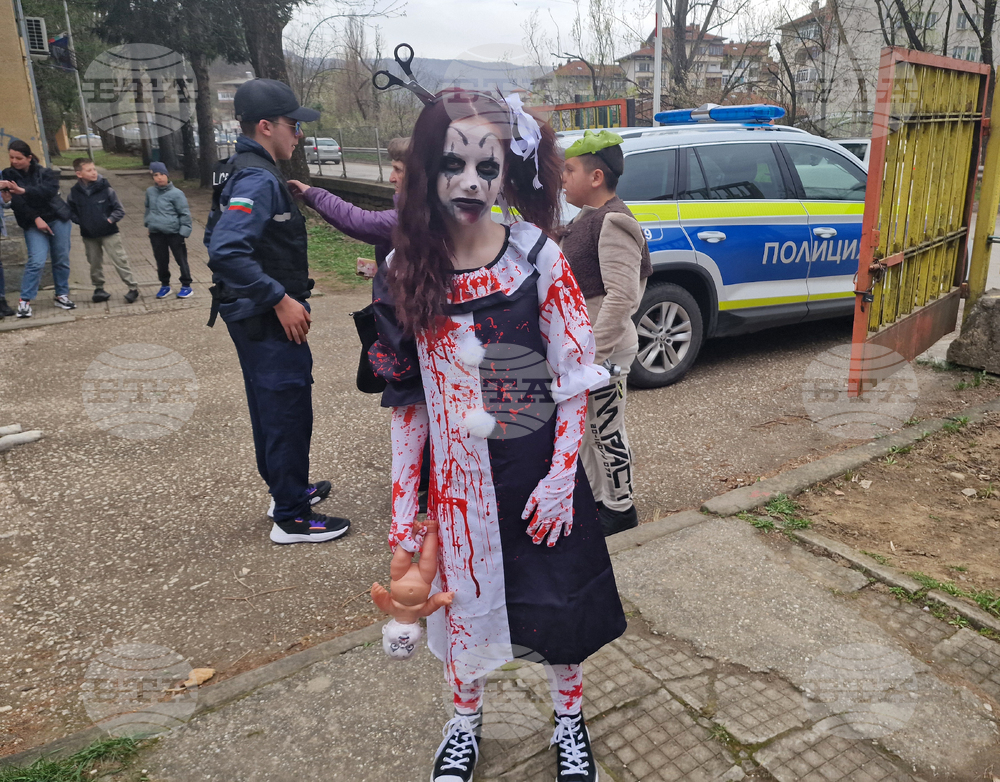 Троян - Национално училище за приложни изкуства „Проф. Венко Колев“ - карнавално шествие