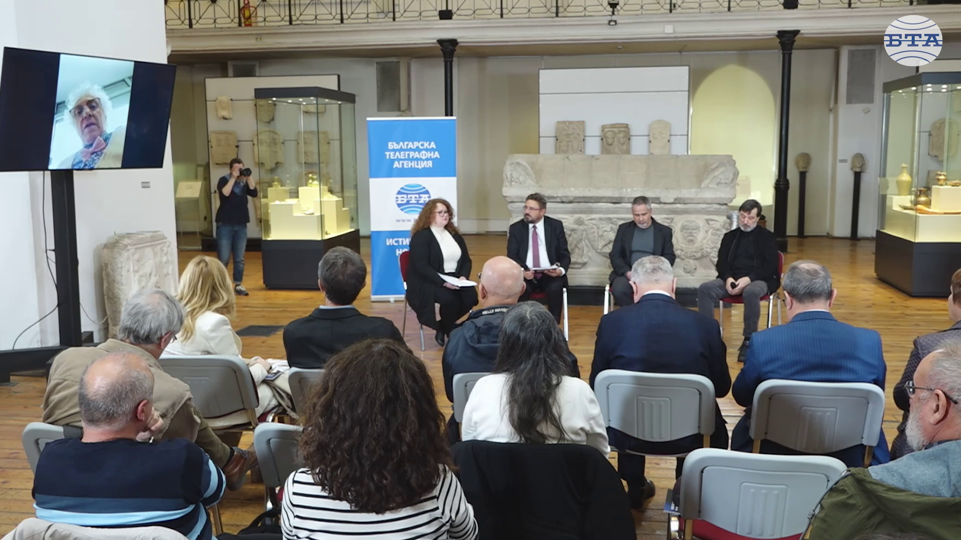 Доц. Георги Лозанов: В България, до голяма степен, крепим своята културна идентичност върху миналото си Доц. Георги Лозанов: В България, до голяма степен, крепим своята културна идентичност върху миналото си