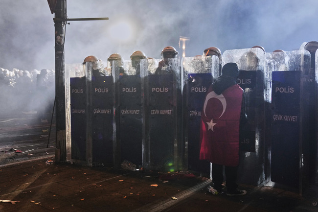 Турски журналистически и писателски организации призоваха за освобождаване на задържаните журналисти