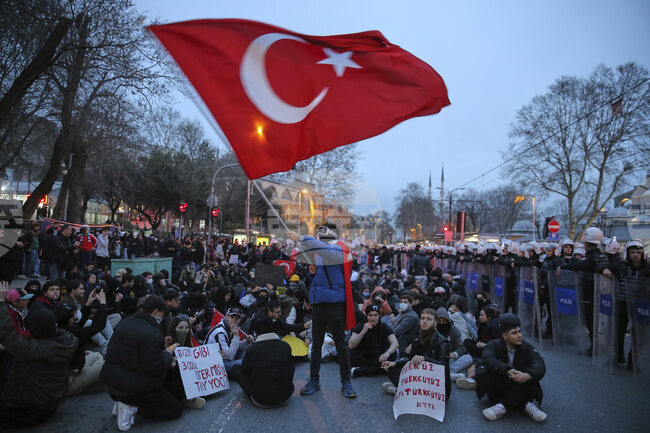 Turkiye's Main Opposition Party Leader Calls for Boycott of Businesses Ignoring Country's Protests