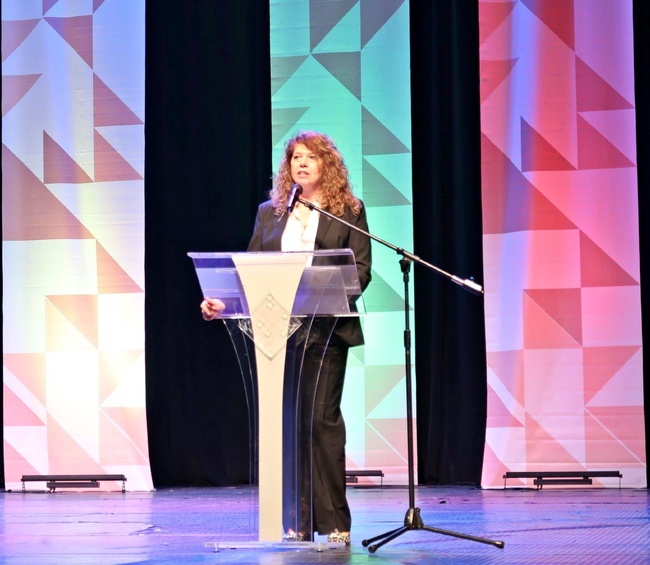 Зад българското училище трябва да стои българската държава, заяви вицепрезидентът Илияна Йотова 