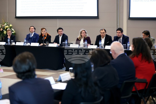 Tourism Minister Says "Months and Years Have Been Wasted" for Euro Changeover Information Campaign