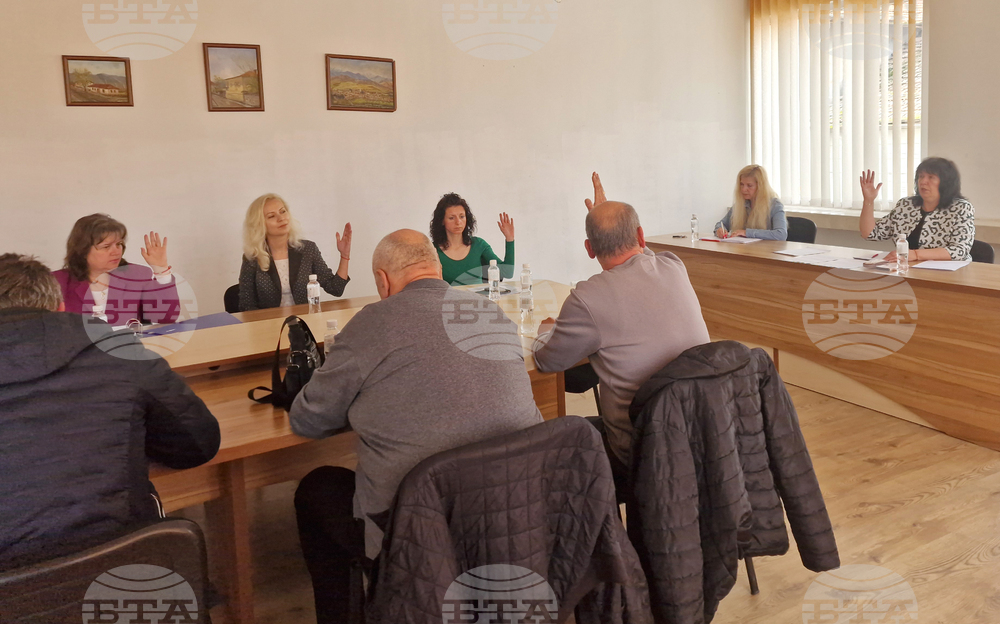 Общинските съветници в Долна баня решиха да бъдат отпуснати от 70 до 90 лева на пенсионерите за великденските празници 