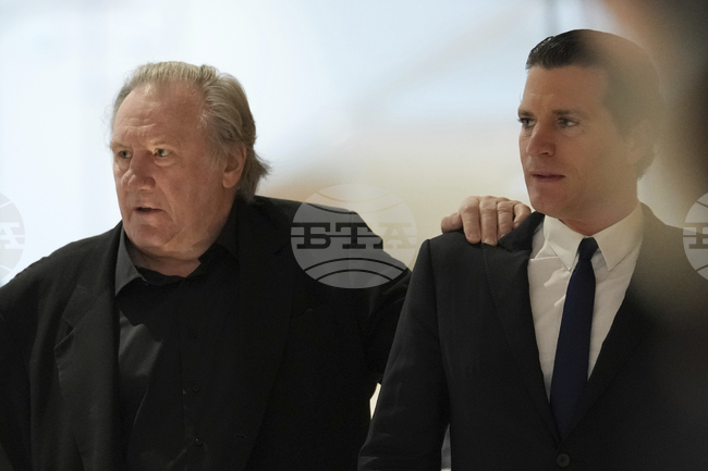 Жерар Депардийо се изправи пред съда в Париж по обвинения в сексуално посегателство