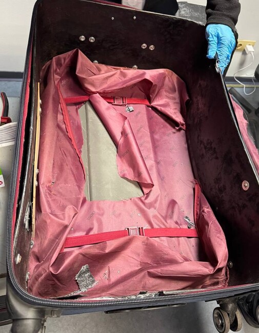 По искане на Софийска градска прокуратура е взета мярка за неотклонение задържане под стража спрямо обвинена за пренасяне през границата на страната на 7 кг. кокаин на приблизителна стойност 2 млн. лв.