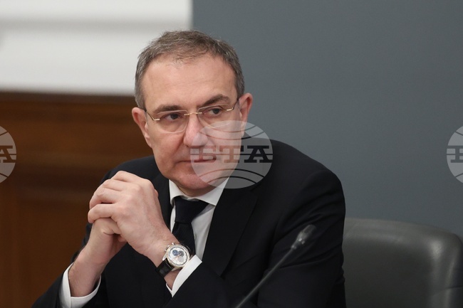 Не считам, че темата корупция е заплаха за кабинета, каза министър Борислав Гуцанов 