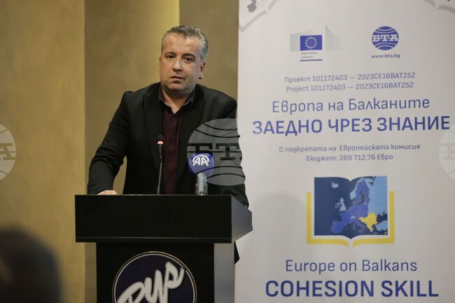 Ако не можем да адаптираме образователните си системи към нуждите на технологичните промени, няма да постигнем нищо, каза доц. Емре Атълган