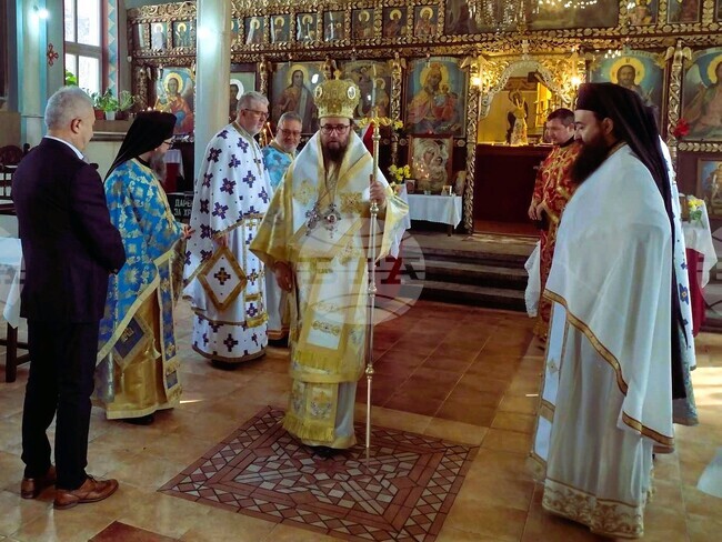 Видинският митрополит Пахомий оглави литургията на Благовещение в Монтана