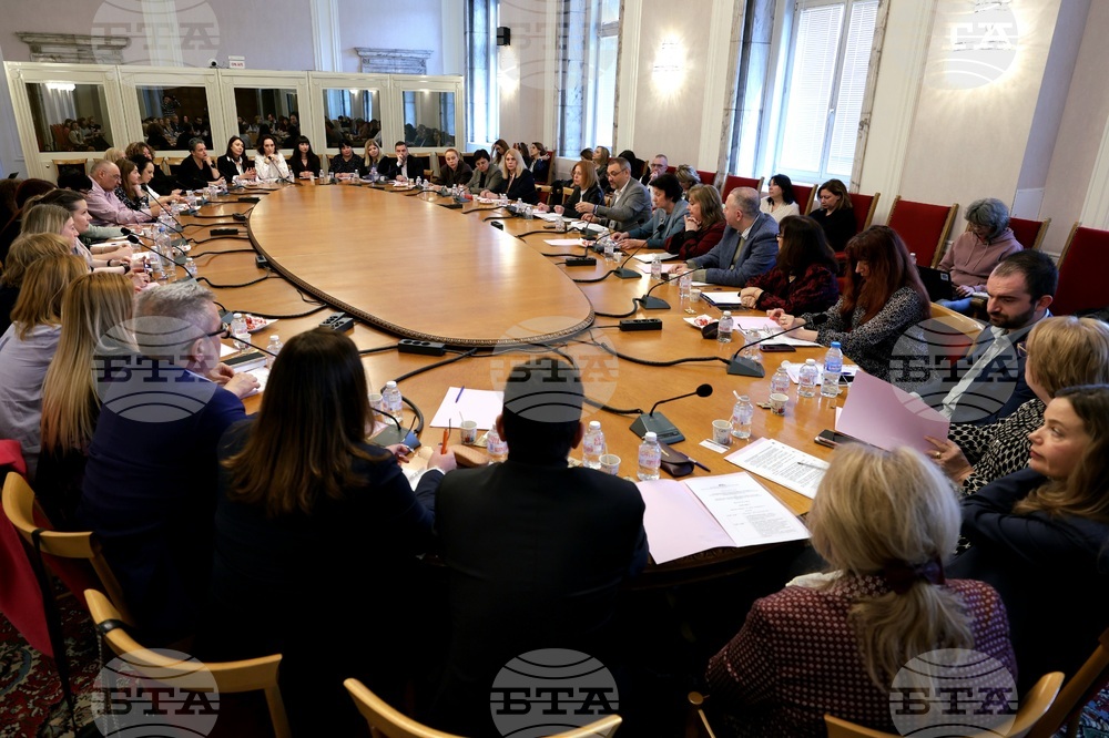 Парламент - кръгла маса