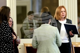 Парламент - кръгла маса