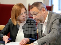 Парламент - кръгла маса