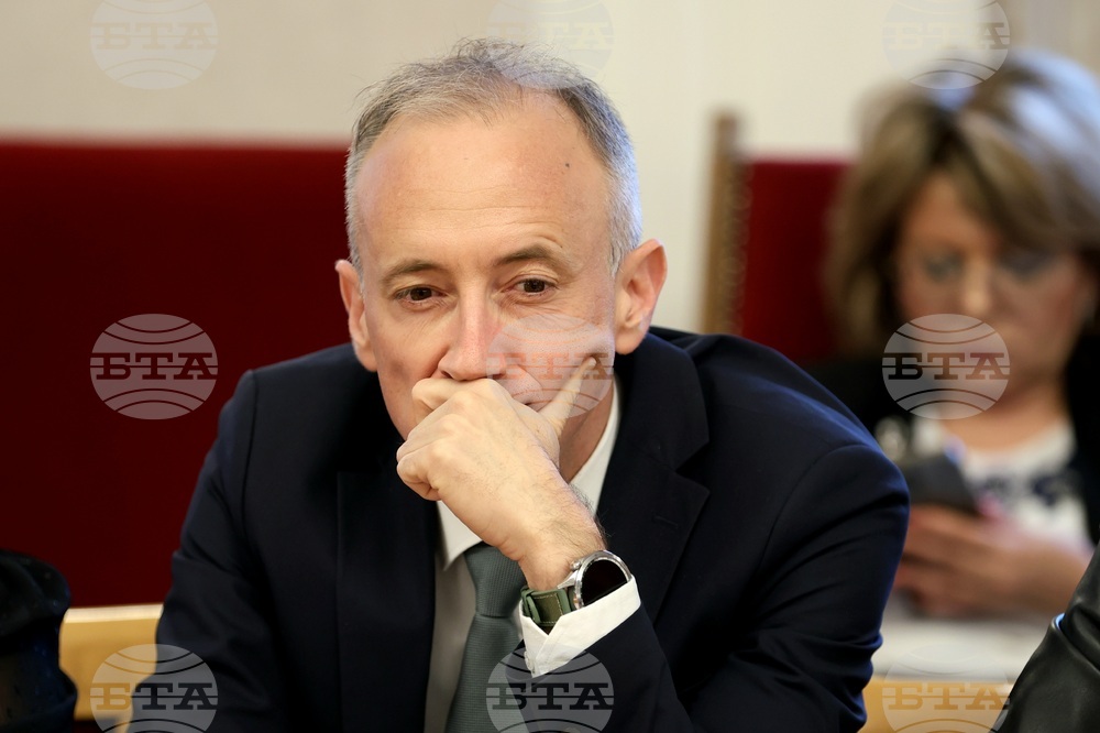 Част от приобщаващото образование избуя във формализъм, каза министър Красимир Вълчев