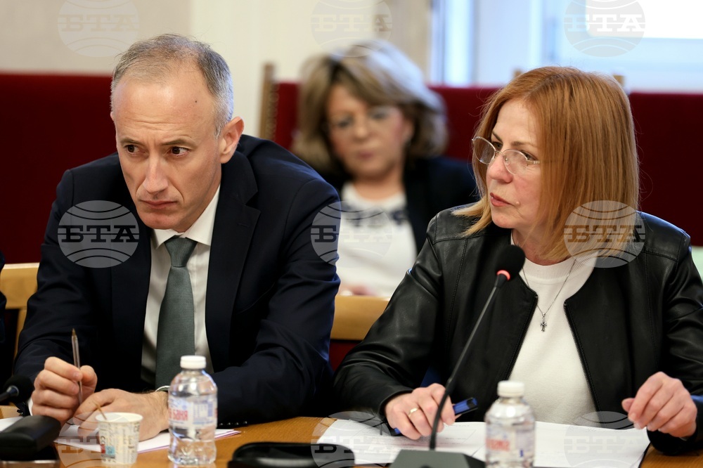 Парламент - кръгла маса