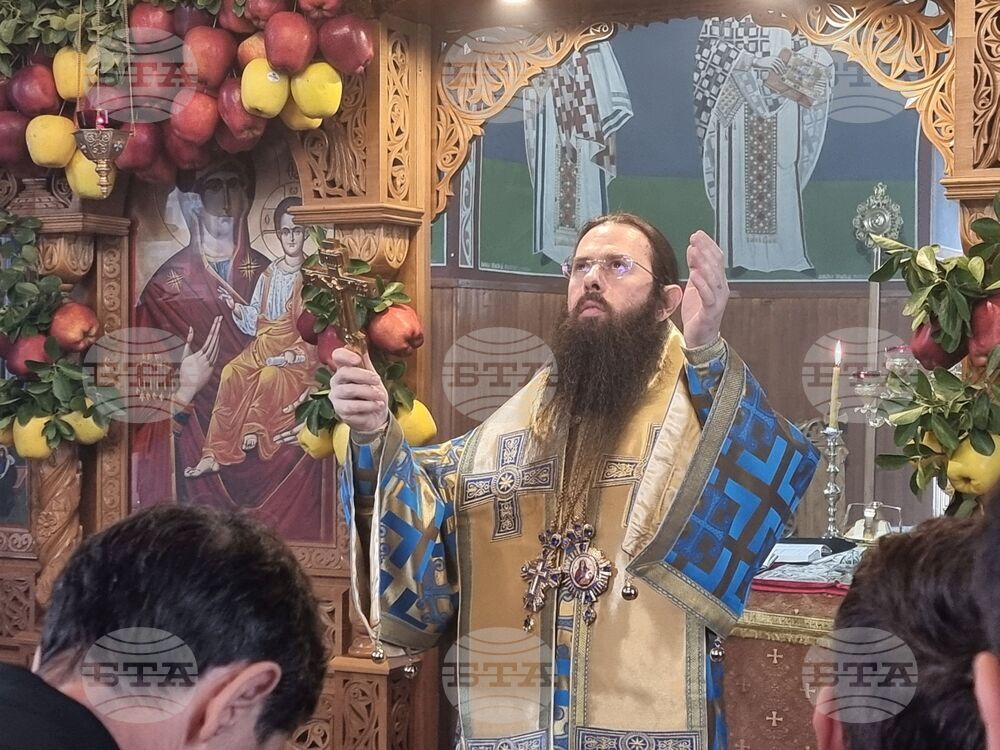 Радостта от Благовещението на света Богородица е плод на Божията любов, каза Сливенският митрополит Арсений