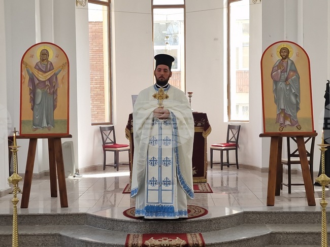 Смирението е мощта, която връща връзката с Бога, каза отец Марин по случай Благовещение 