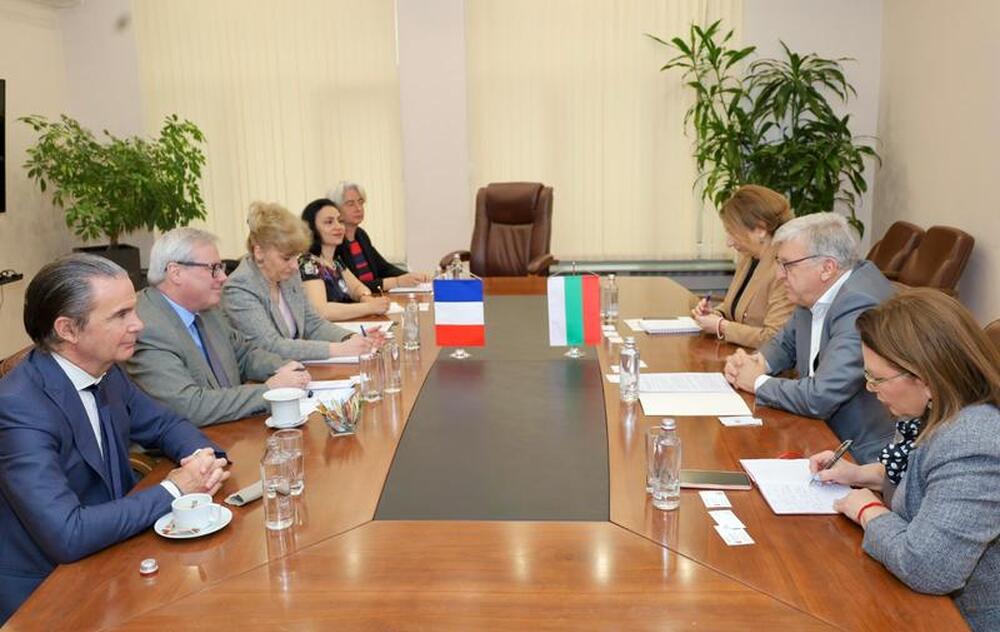Environment Minister Genov, French Ambassador Meyer Discuss Climate Priorities