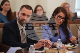 Народно събрание - кръгла маса - прекратяване насилието над животни