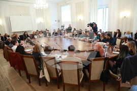 Народно събрание - кръгла маса - прекратяване насилието над животни