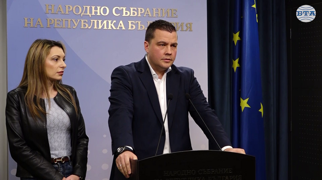 "Има такъв народ" внасят проект на решение за възстановяване на парламентарната група на "Морал, единство, чест"