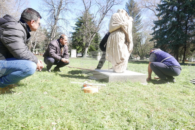 Статуя, била в неизвестност над 30 години, е поставена в парка на Историческия музей в Плевен