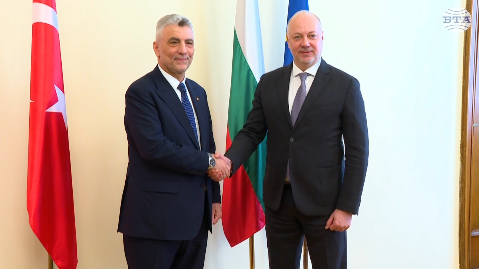 Турция е водещ икономически партньор в областта на търговията и инвестициите, каза Росен Желязков пред министъра на търговията Йомер Болат