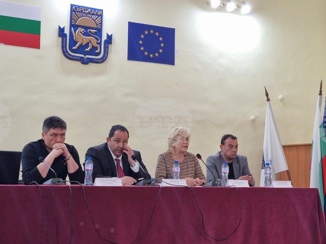 В Кърджали се проведе информационна среща със земеделски производители за приема на заявления по директните плащания за 2025 г.