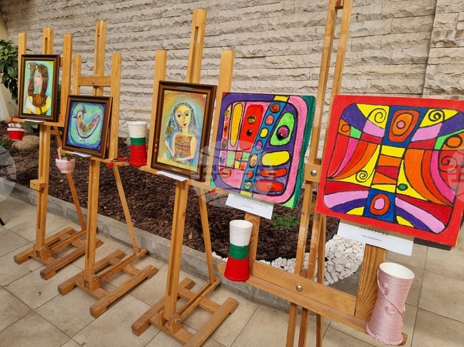 Близо 2340 души членуват в Съюза на инвалидите в България - Регионална организация Перник, част от тях се включиха в изложбата "Силен дух"