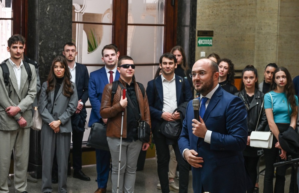 В Деня на отворените врати за студенти по право министърът на правосъдието подпечата Закона за държавния бюджет