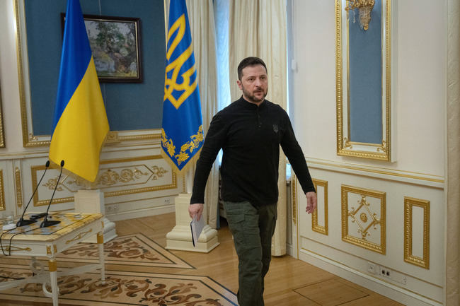 Володимир Зеленски ще обсъди в петък с военни представители на няколко страни разполагането на международен контингент в Украйна