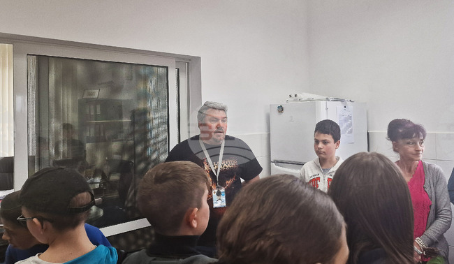 Разград - приют за животни - деца - посещение