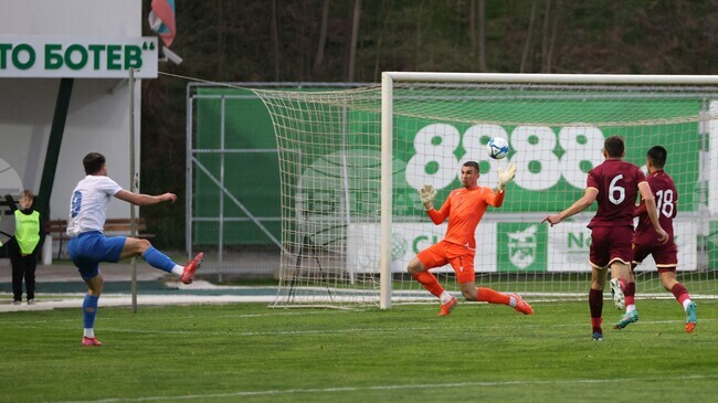 Полският шампион Лех (Познан) се похвали, че вратарят Пламен Андреев е повикан в младежкия национален отбор на България